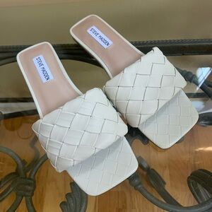 NWT Steve Madden womens size 7.5 Cream Braided flats slides sandals